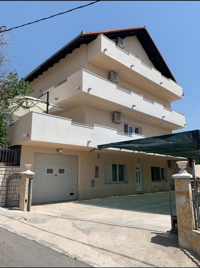 Apartmani Sandra Kaštela المظهر الخارجي الصورة